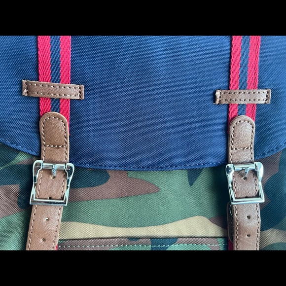 Herschel Retreat Backpack Woodland Camo/Peacoat/Tan School Backpack Laptop Bag - Picture 9 of 10